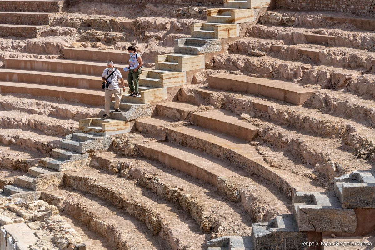 Turistas en el Teatro Romano