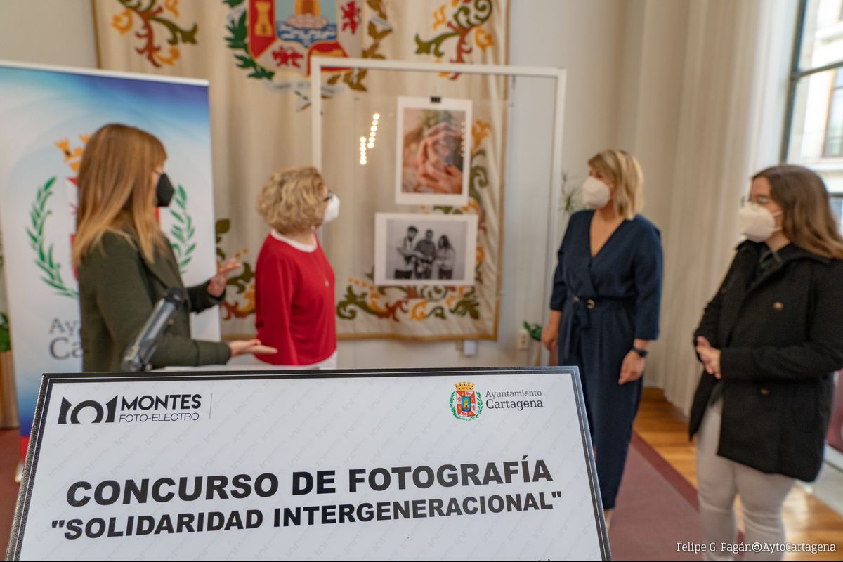 Entrega de premios del concurso de fotografa de solidaridad intergeneracional