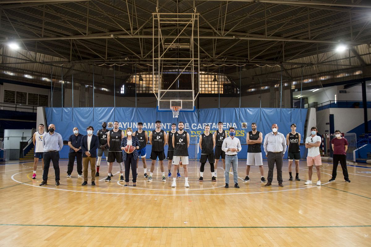 Noelia Arroyo en el entrenamiento del Basket Cartagena