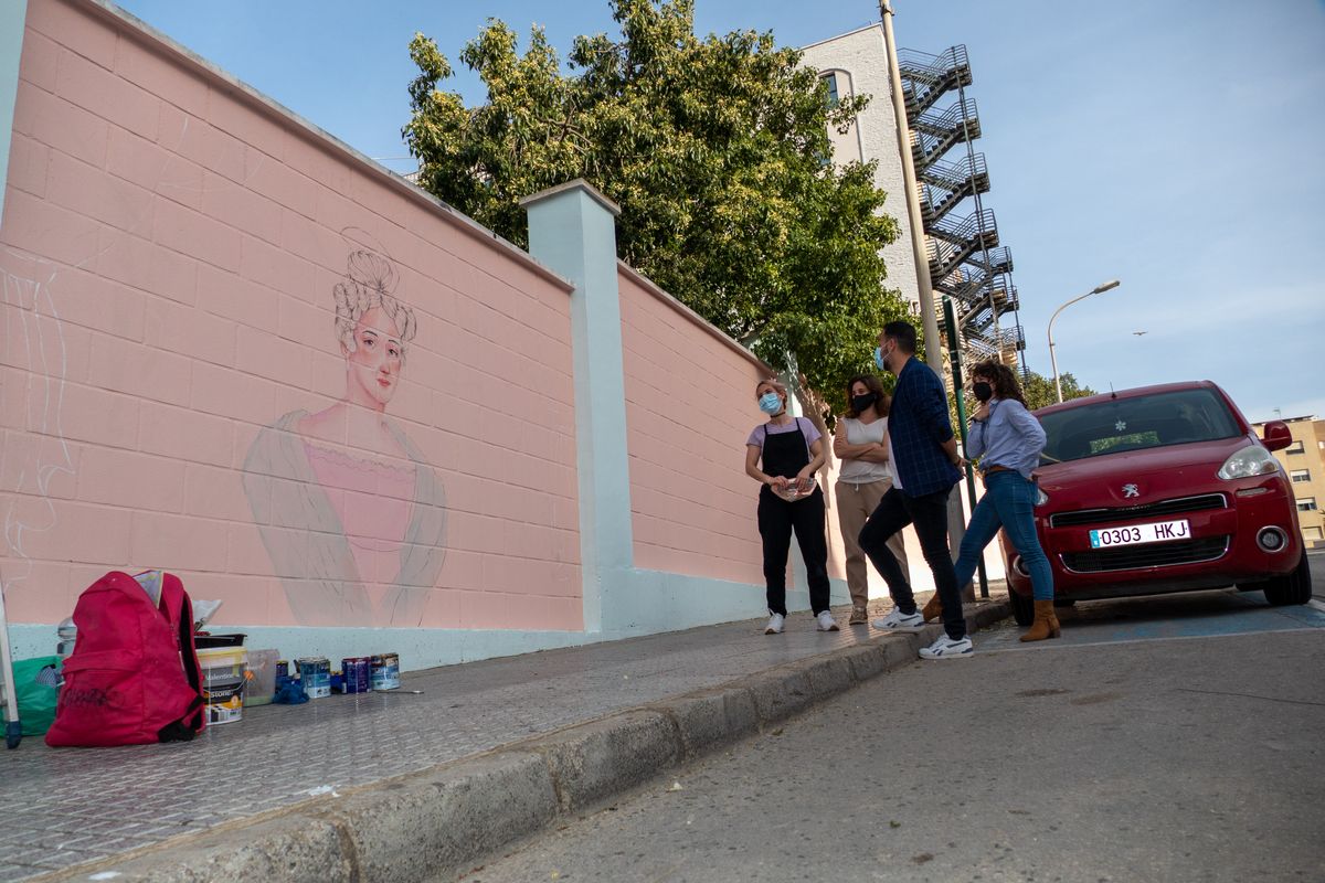 Mural de mujeres ilustres en la calle Sor Francisco Armendriz