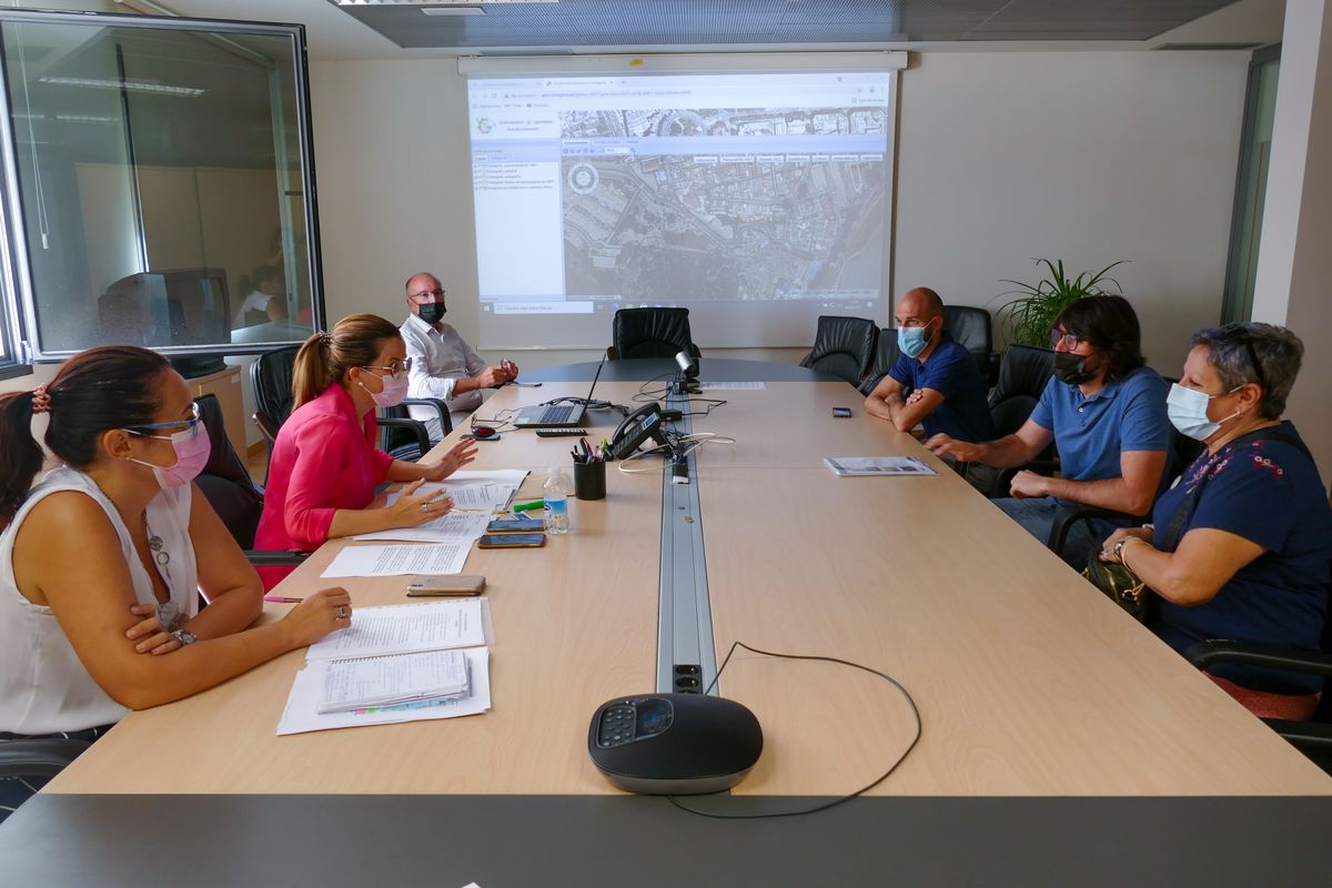 Reunin de Ana Beln Castejn con los vecinos del Barrio de la Concepcin