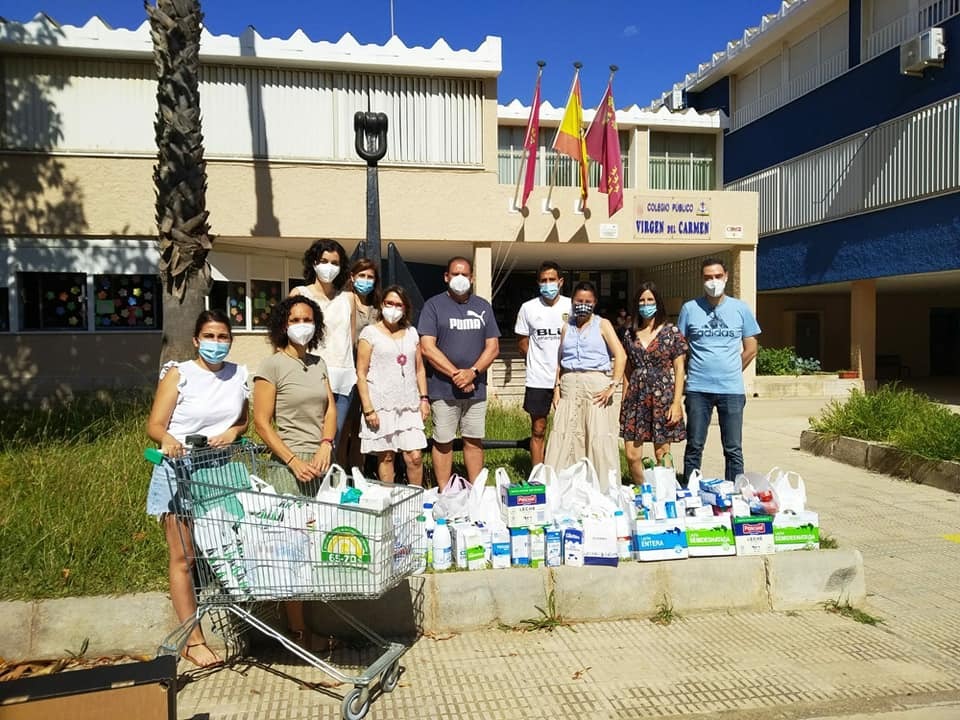 La campaa Pntale un bigote al nio de la Concejala de Educacin recauda casi 3.600 litros de leche para el Banco de Alimentos