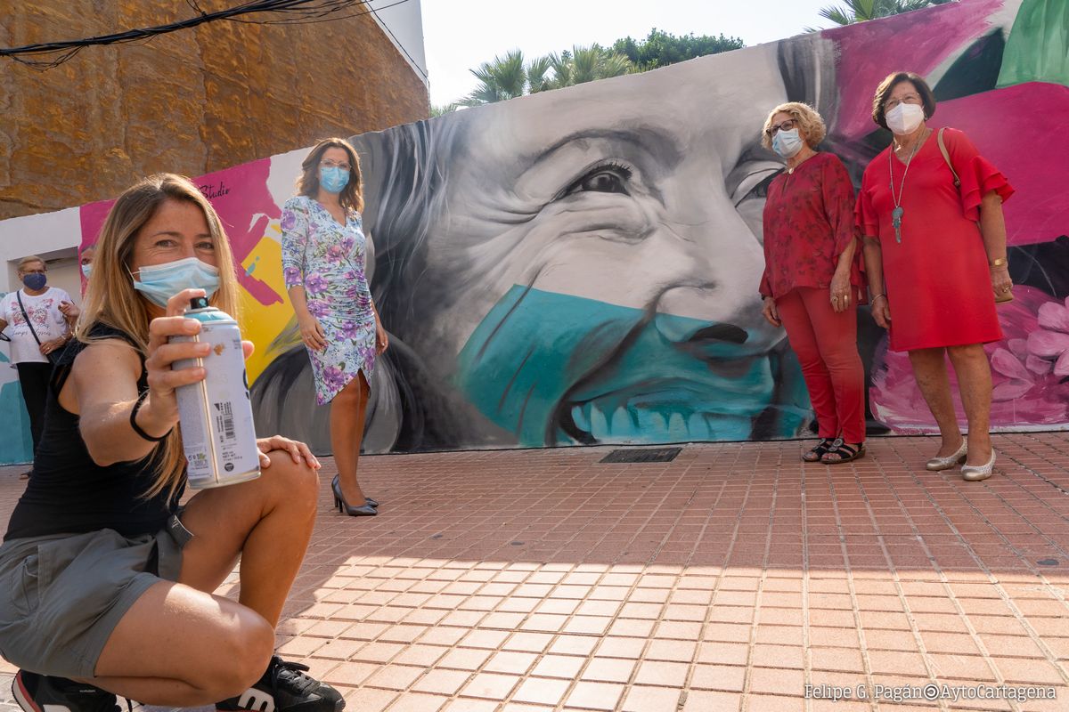 Cartagena conmemora el Da de los Mayores con un gran mural en su honor