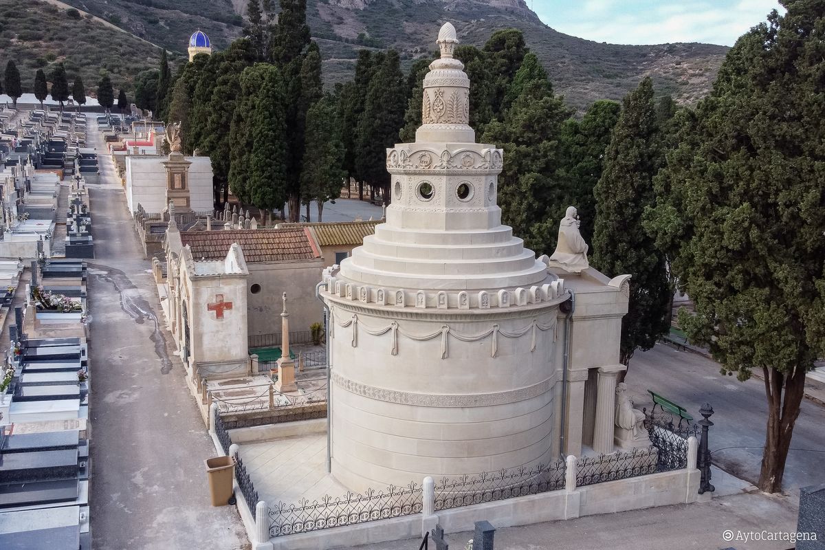 Visita a obras de restauracin de panteones en el Cementerio de los Remedios