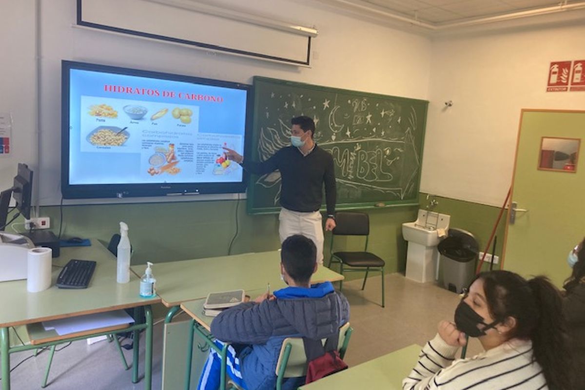 Encuentro con alumnos del IES Galileo de Pozo Estrecho sobre Deporte y Nutricin dentro del Programa ADE