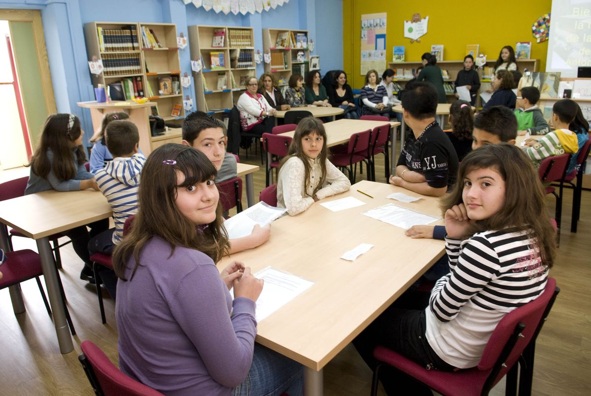 Foto de archivo, inauguración de la Biblioteca del colegio Antonio Ulloa