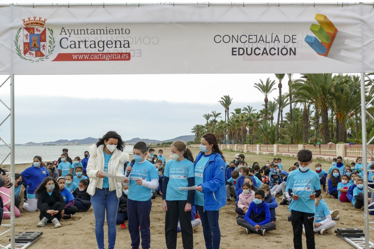 La Concejala de Educacin colabora en el proyecto Pasos por el Mar Menor