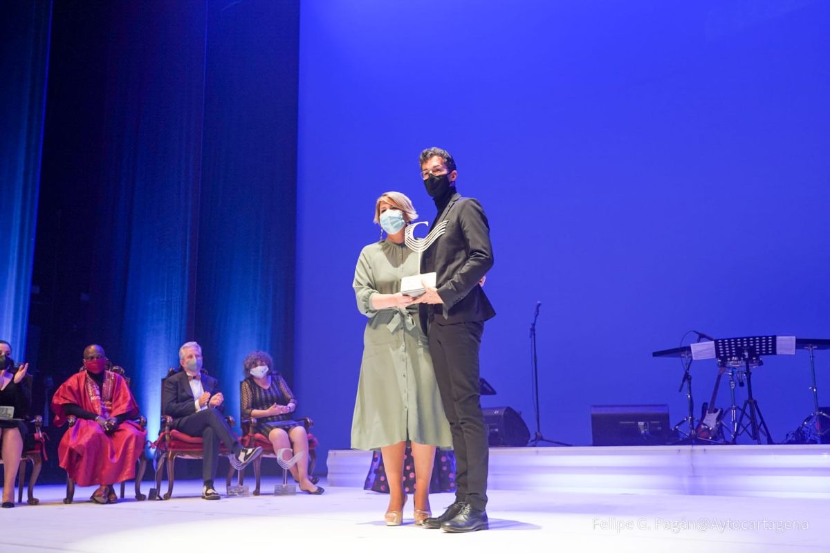 La alcaldesa de Cartagena Noelia Arroyo con Jos Carlos Martnez en los I Premios de la Cultura de Cartagena