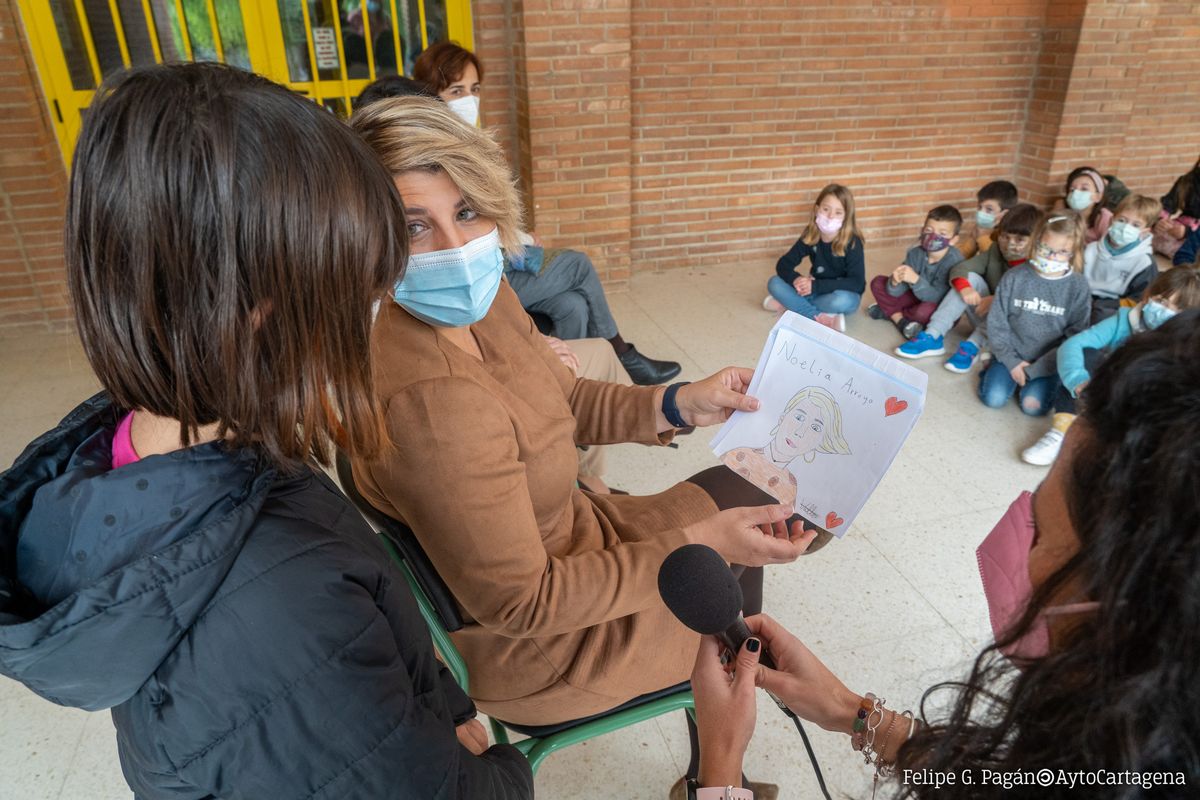 Visita de la alcaldesa Noelia Arroyo y la concejala de Educacin, Irene Ruiz, al Colegio Fernando Garrido de Canteras