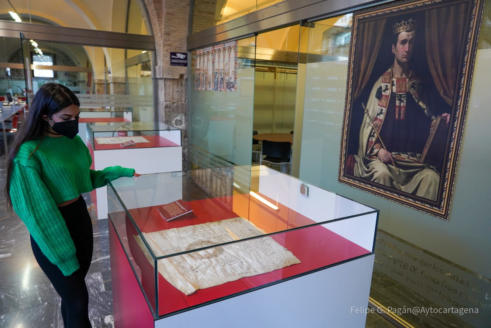 La exposición 'Cartagena, ciudad castellana desde 1246', ubicada en el Archivo municipal