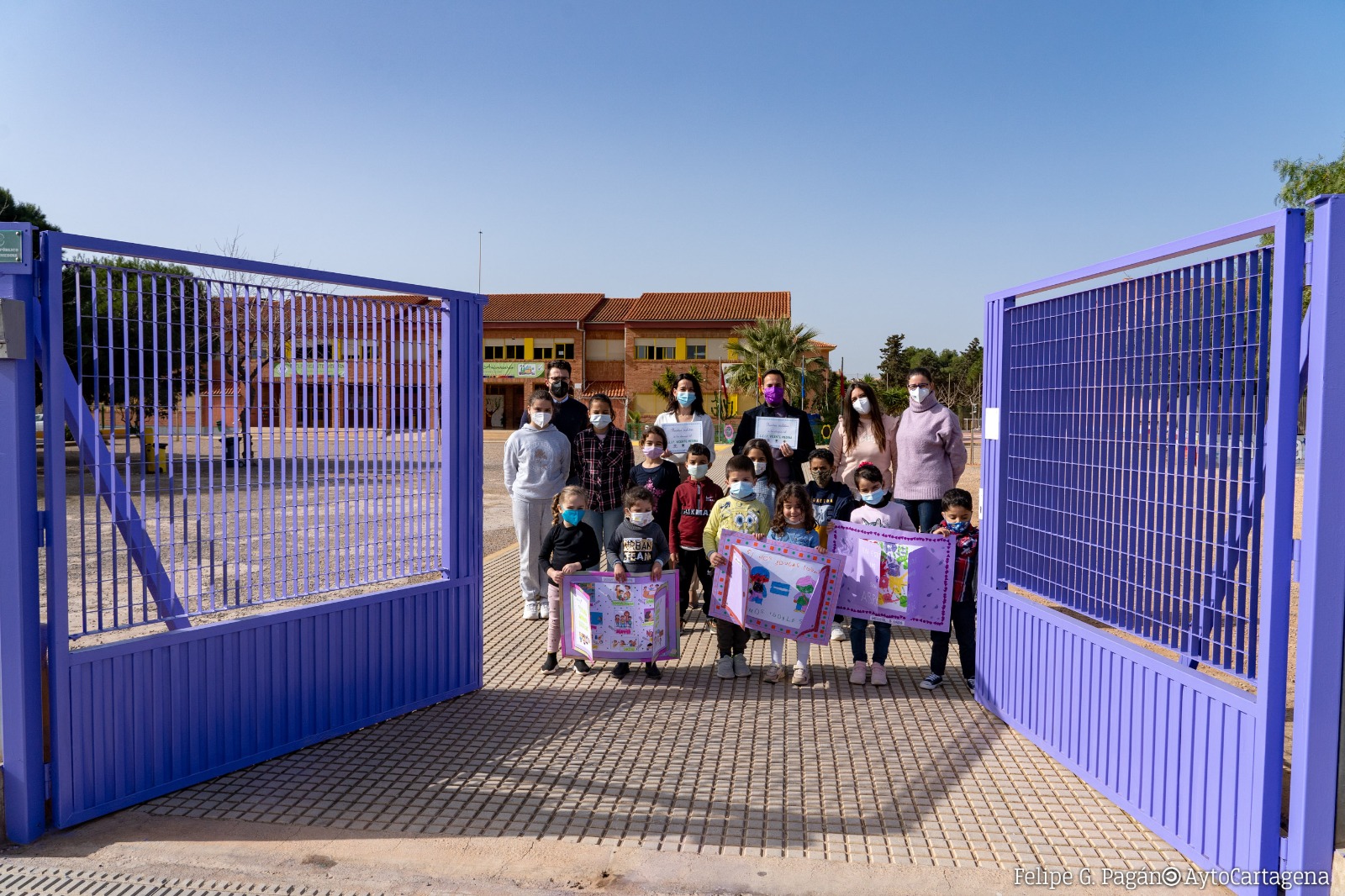 Inauguracin de la puerta violeta delCEIP Vicente Medina