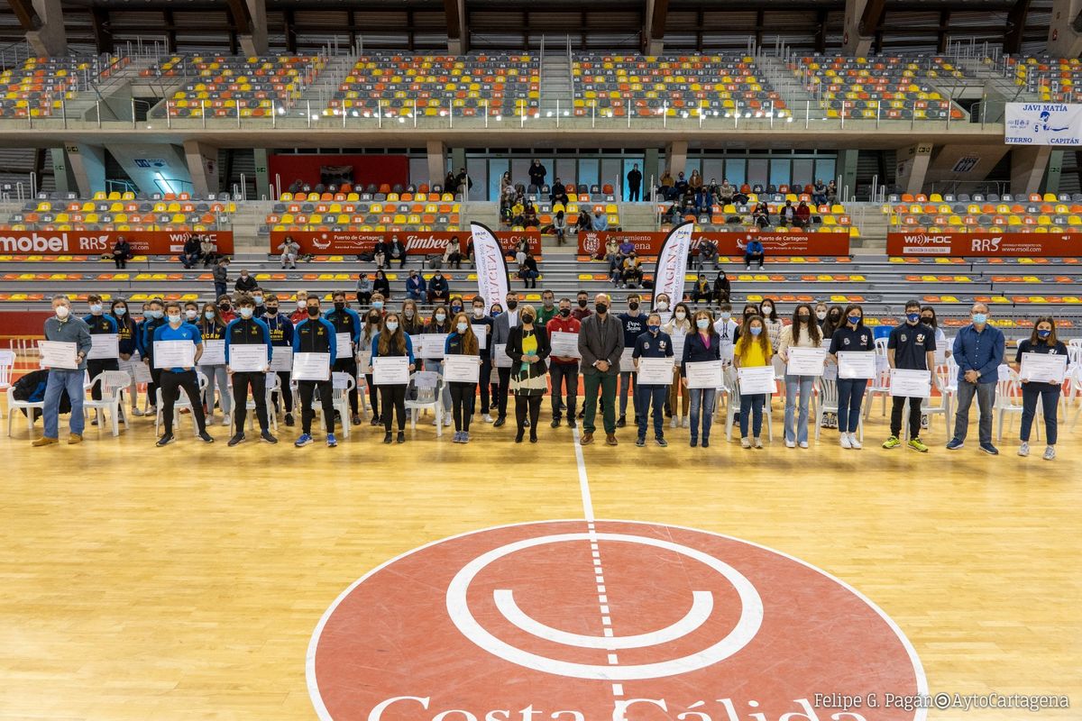 Entrega de becas a deportistas de Alto Inters Municipal