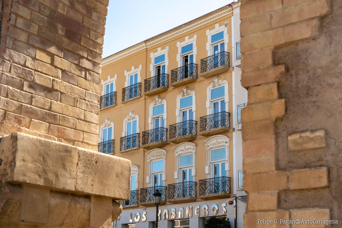 Fachada del edificio del Hotel Los Habaneros