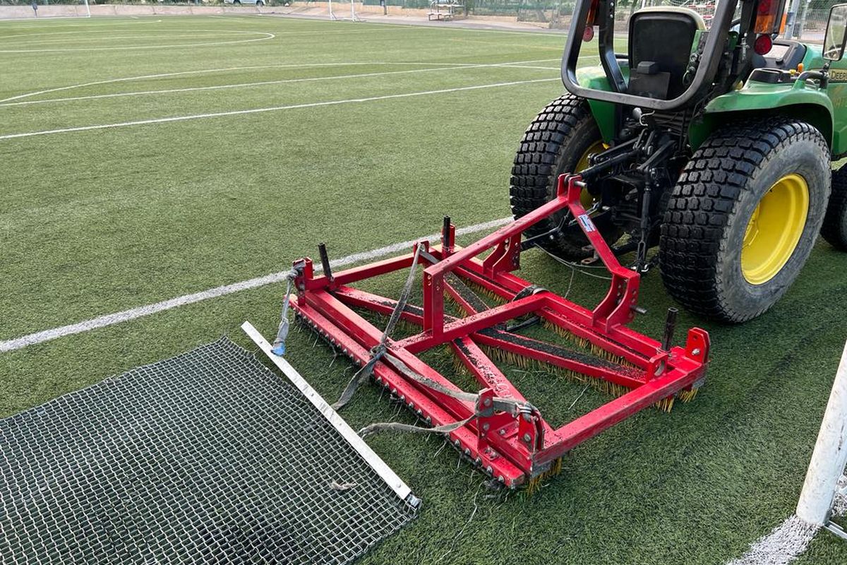 Trabajos de mejora en las instalaciones deportivas de c�sped artificial