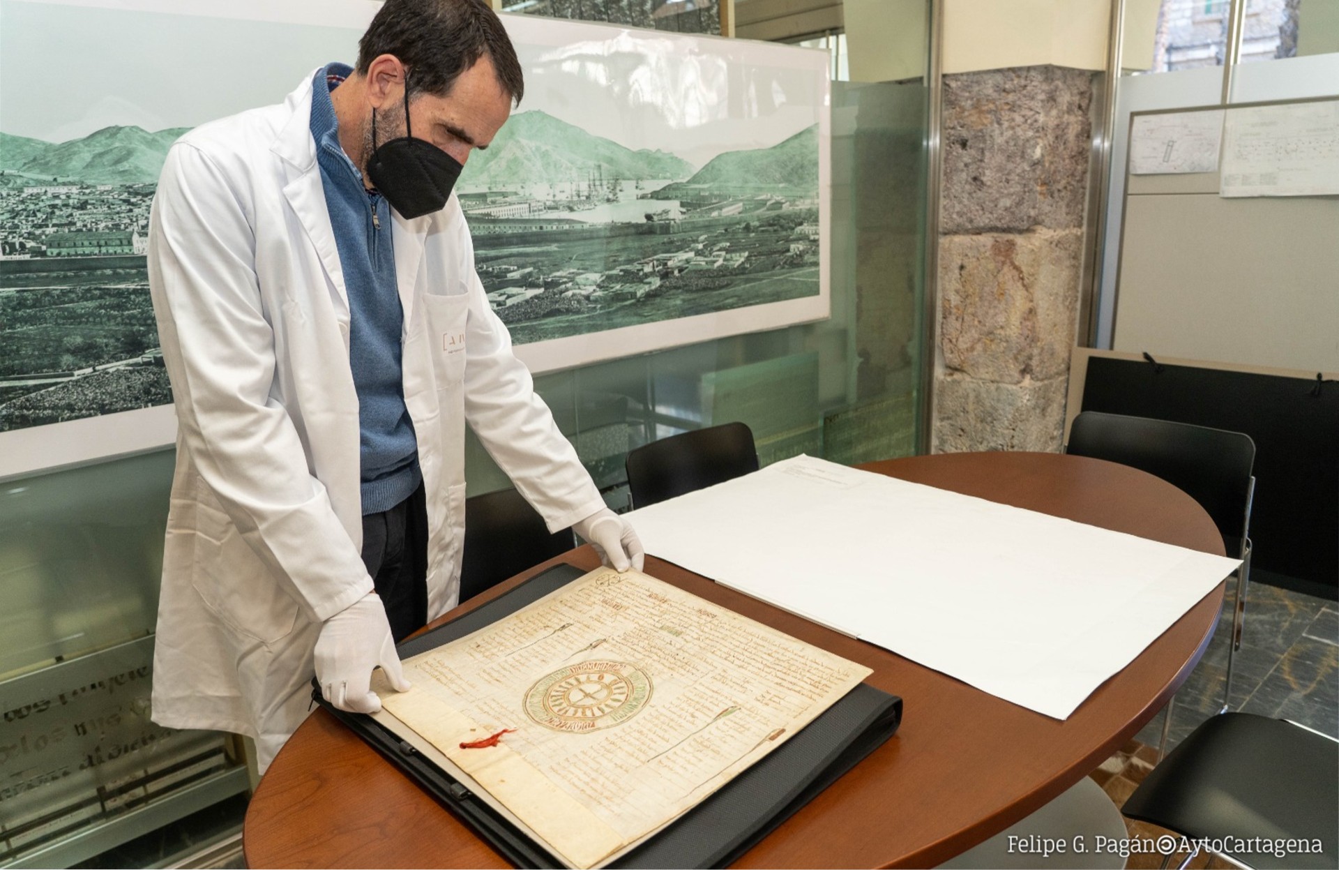 Cartagena enva a Toledo documentos originales del Rey Alfonso X para la exposicin que celebrar el octavo centenario de su nacimiento