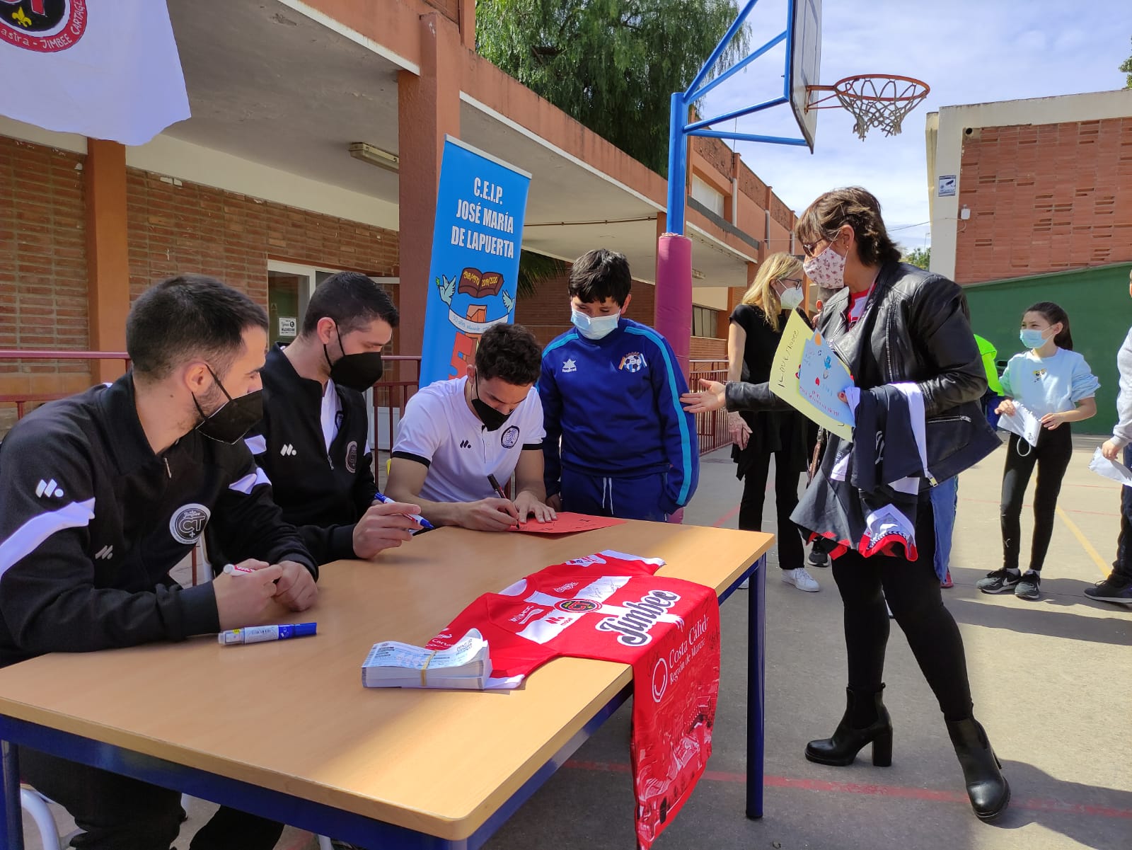 Alumnos del CEIP Jose Maria Lapuerta reciben la visita del Jimbee CT 