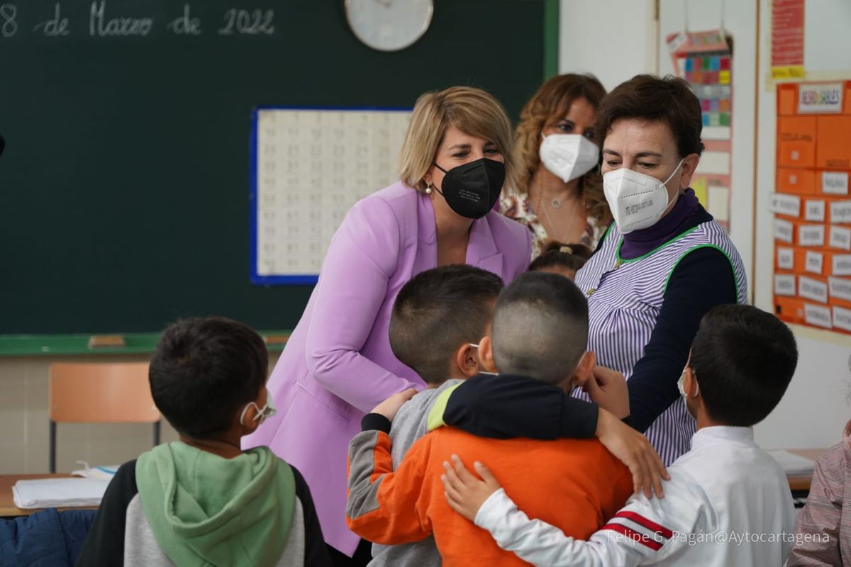 La alcaldesa responde a las preguntas de los alumnos del colegio Asdrbal de Lo Campano