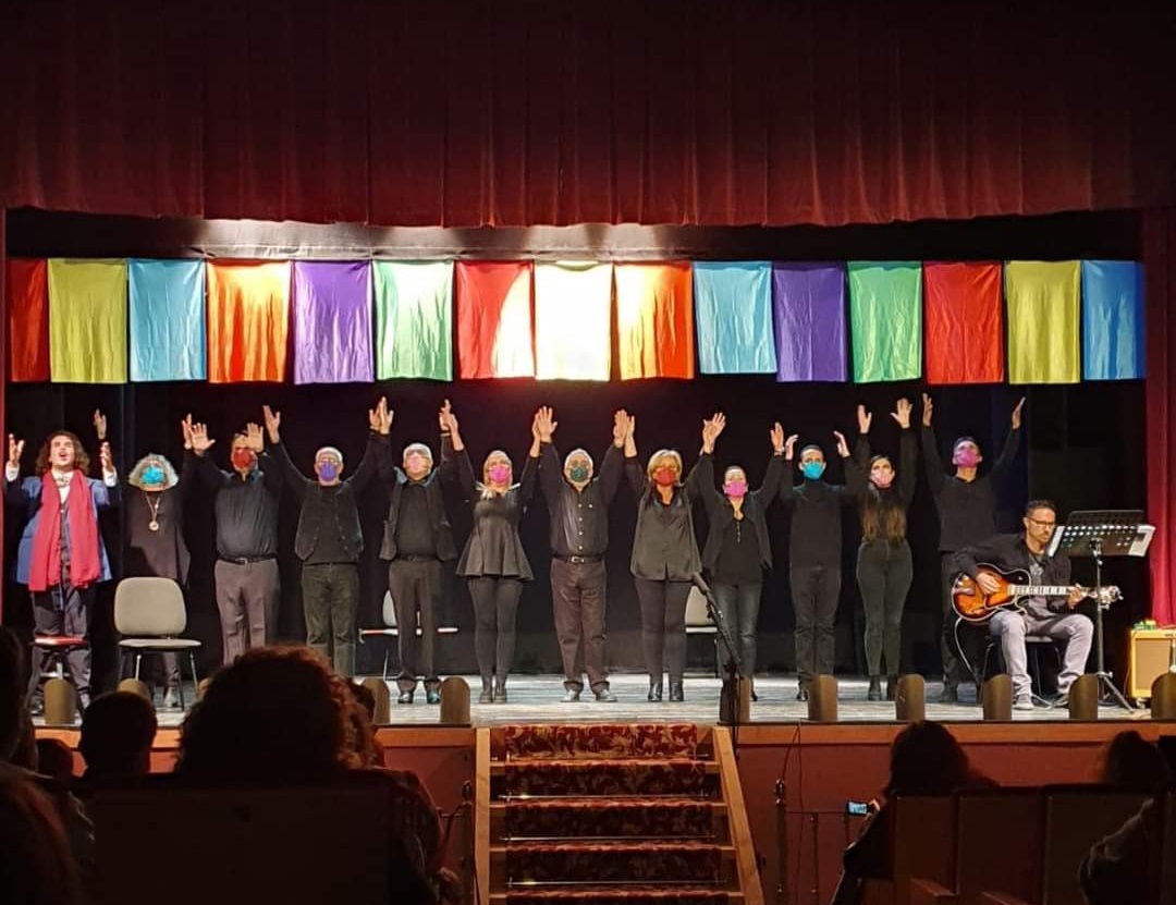 Representacin de 'Un mundo de colores' en el Teatro Circo Apolo de El Algar