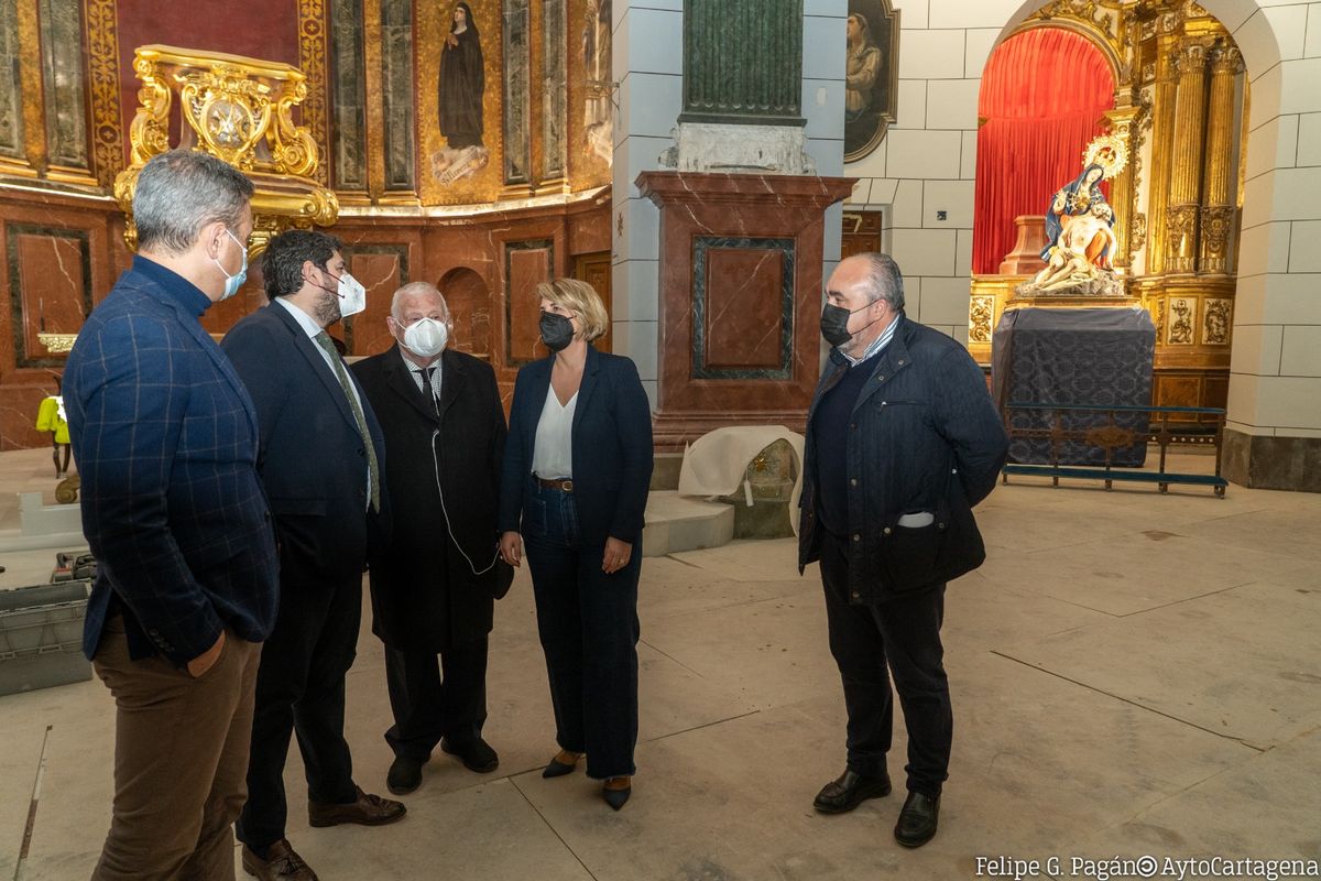 Visita del presidente de la Comunidad y de la alcaldesa a las obras de la Caridad