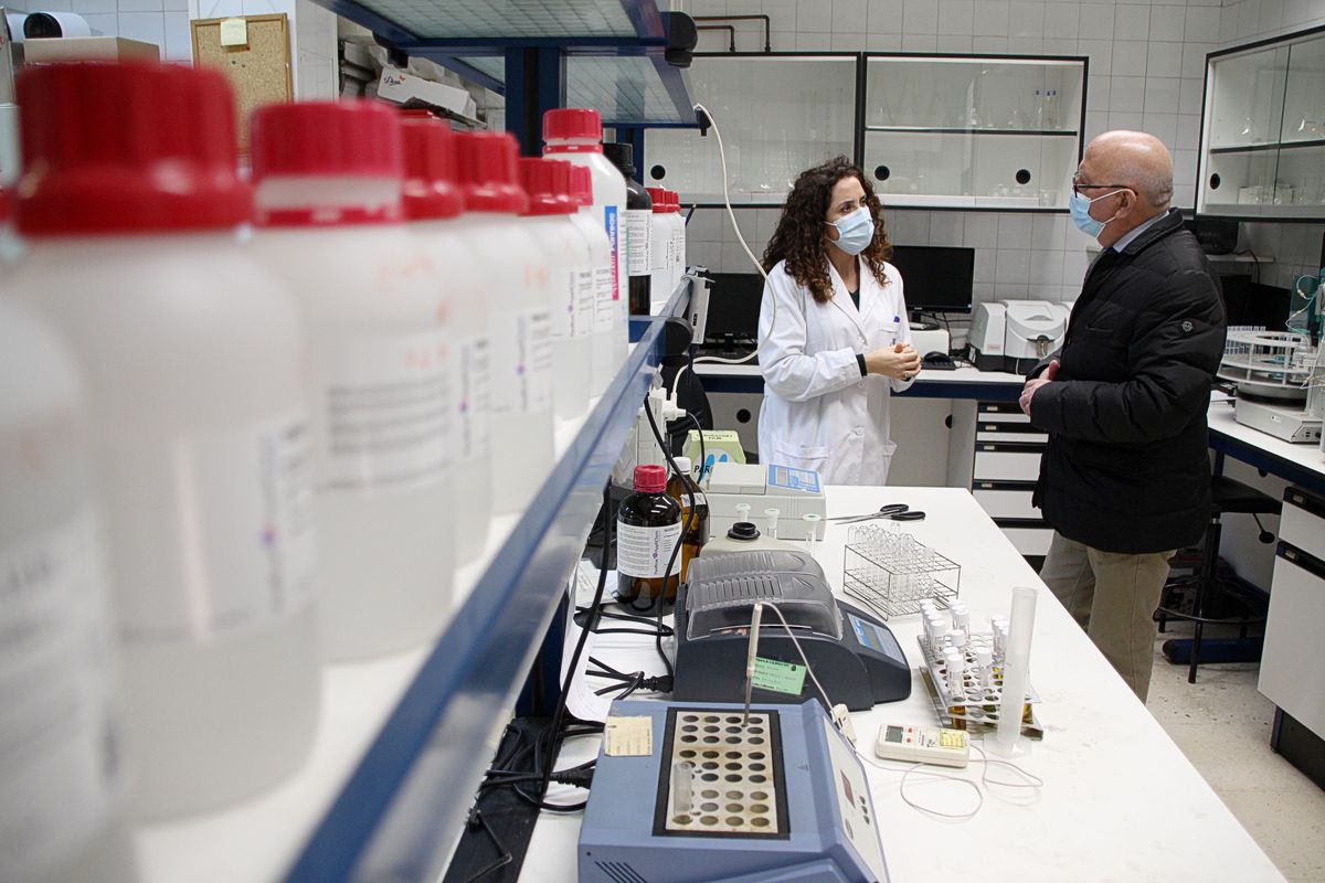 Visita de Manuel Padn al Laboratorio Municipal