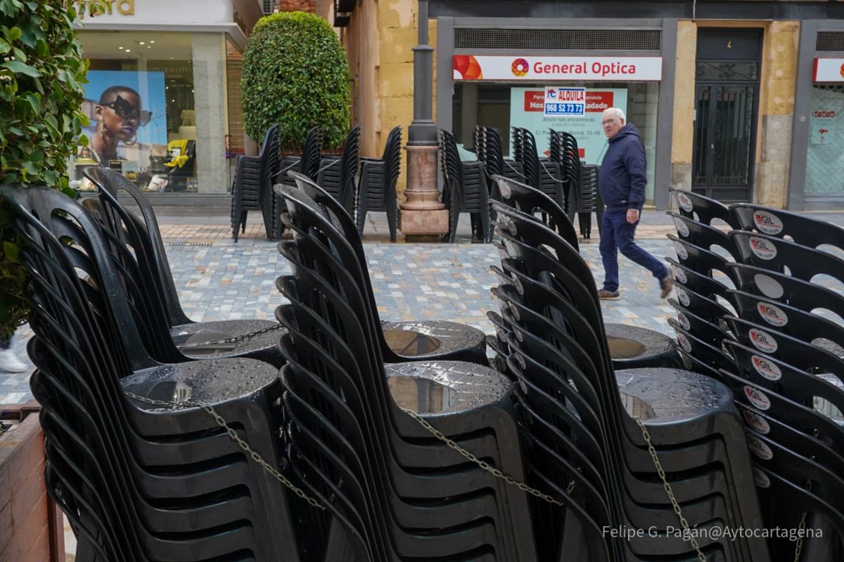 Las sillas de las procesiones de Semana Santa, preparadas para el inicio de las procesiones