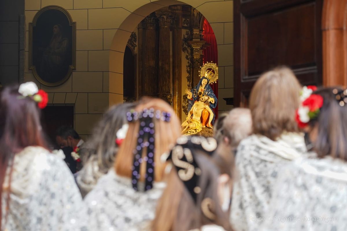 Desfile y Ofrenda Floral a la Virgen de la Caridad 2022