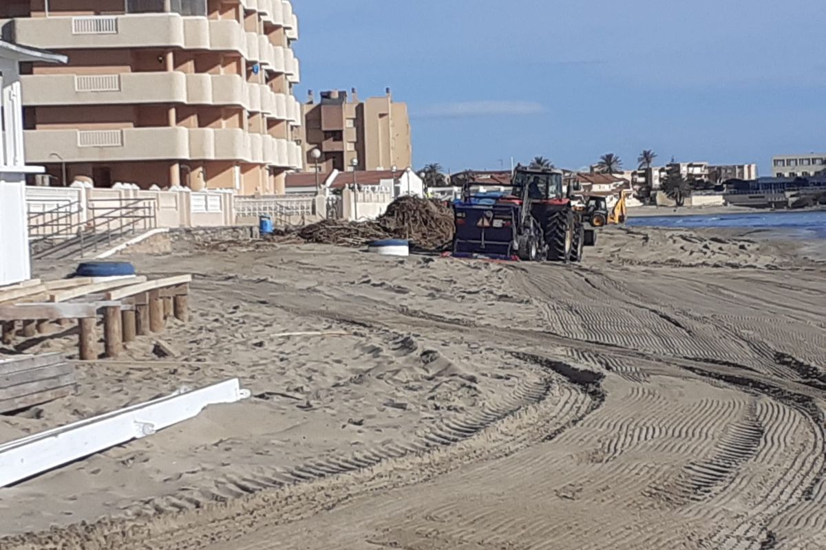 Las playas empiezan a estar operativas gracias a los trabajos de limpieza