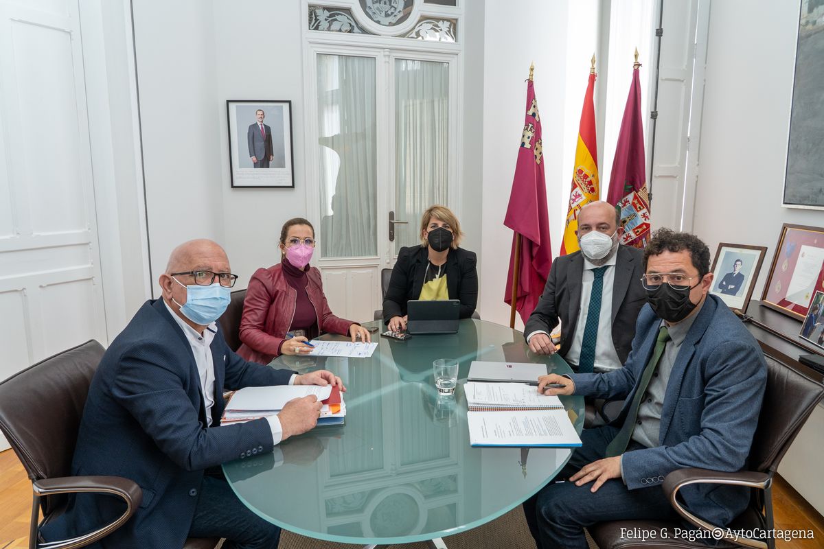 Reunin del Gobierno municipal con los directores generales del ICA y Patrimonio