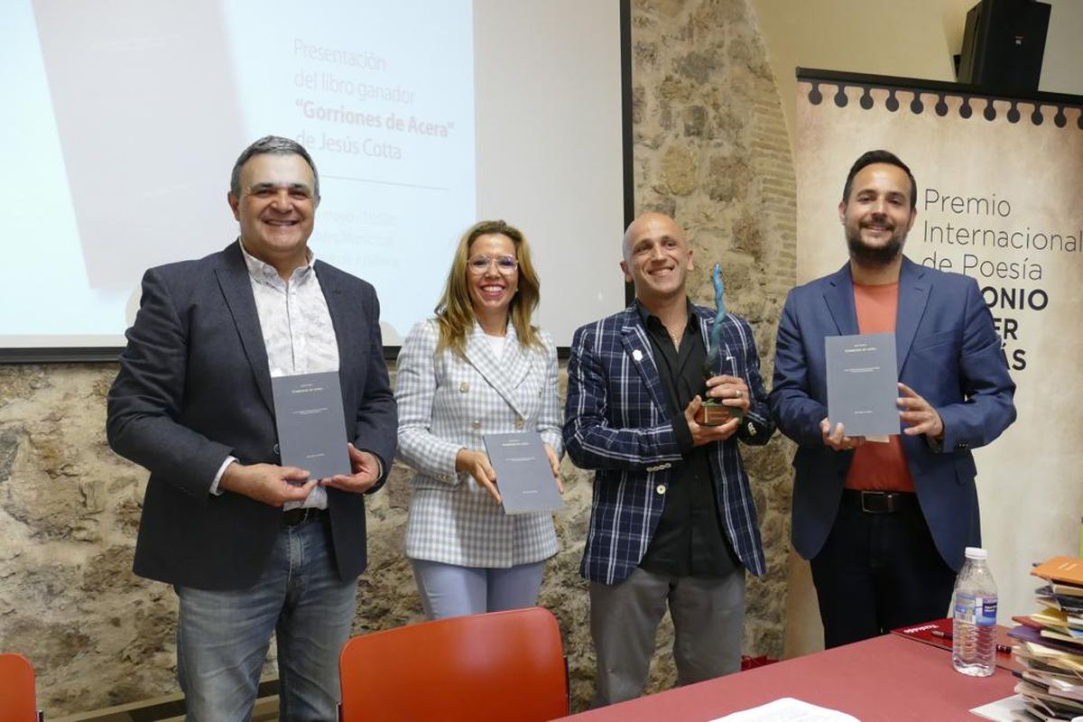 Presentacin del libro ganador del XXXV Premio Internacional de Poesa Antonio Oliver Belms