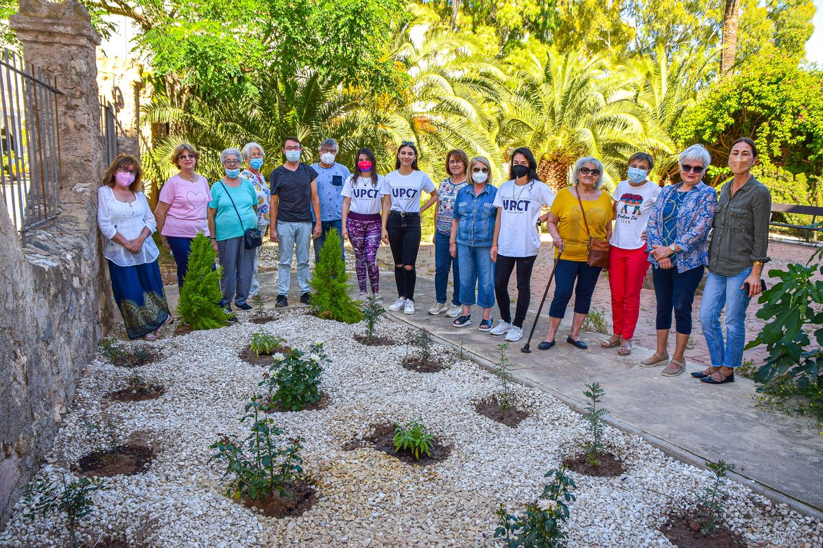 comida grande reemplazar Mayores y jóvenes celebran el Día del Medio Ambiente con la plantación de  especies autóctonas en el Jardín de la Milagrosa | Ayuntamiento de Cartagena