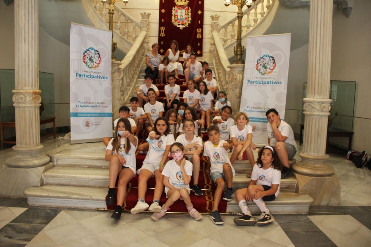 Visita de alumnos de los colegios Fernando Garrido y San Gins al Palacio Consistorial