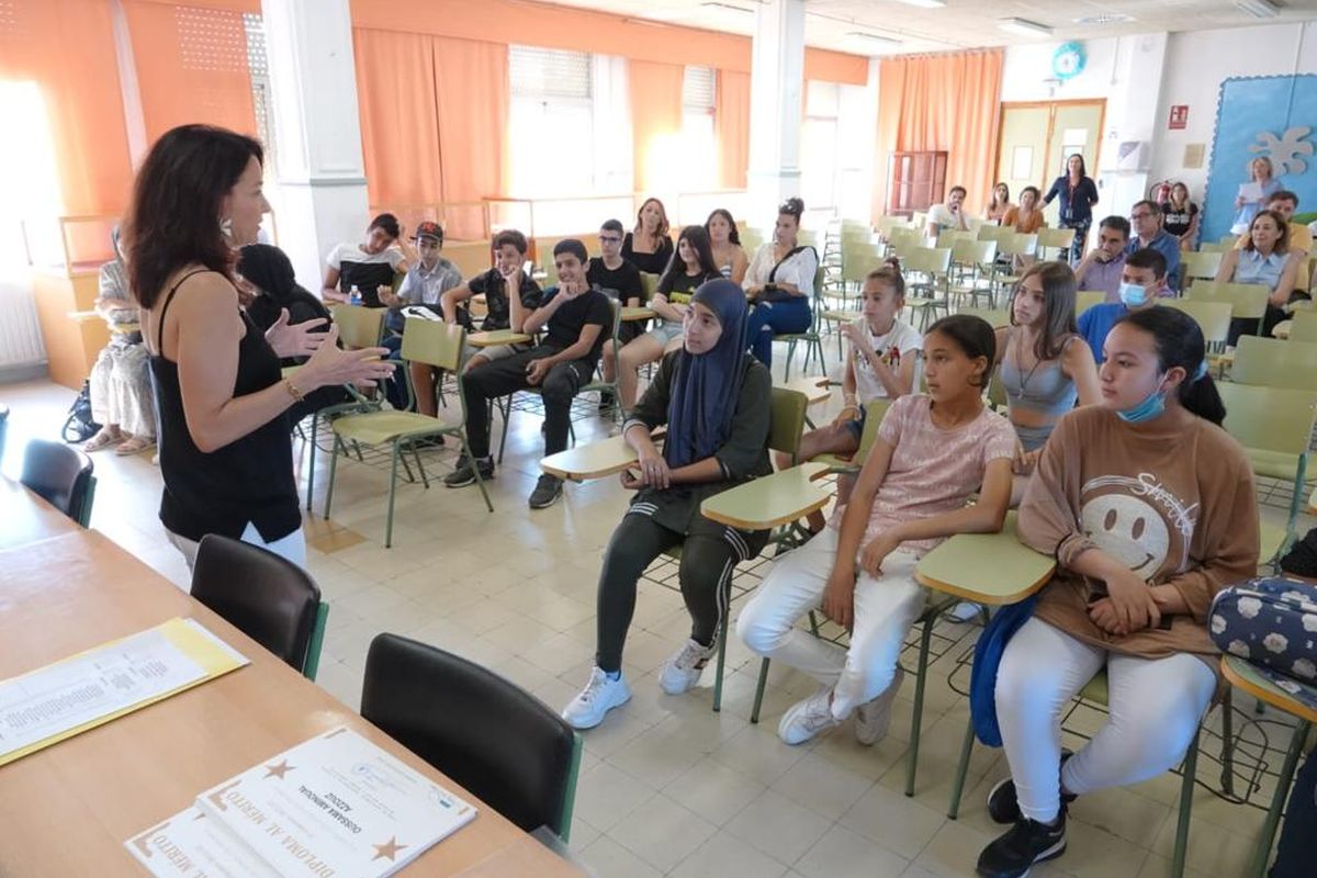 Entrega de diplomas al Mrito Escolar