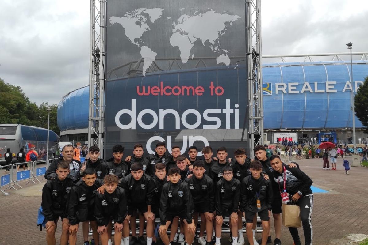 El equipo de La Aljorra en la Donosti Cup de San Sebastin