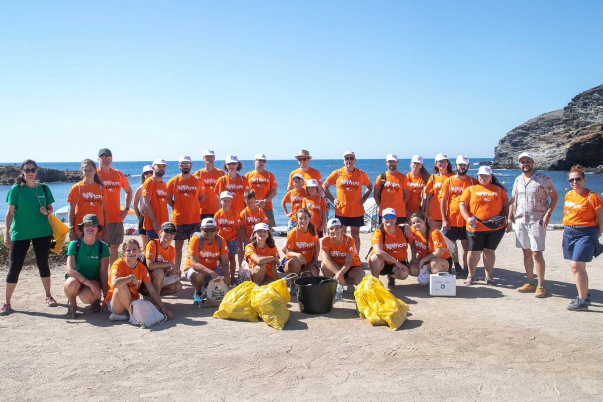 La tercera edicin de La Mar de Soles retira 36 kilos de residuos de Cala Reona