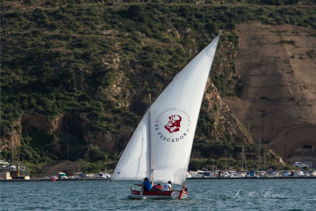 La embarcacin 'Flecha' domina el Trofeo Estrella de Levante de Vela Latina