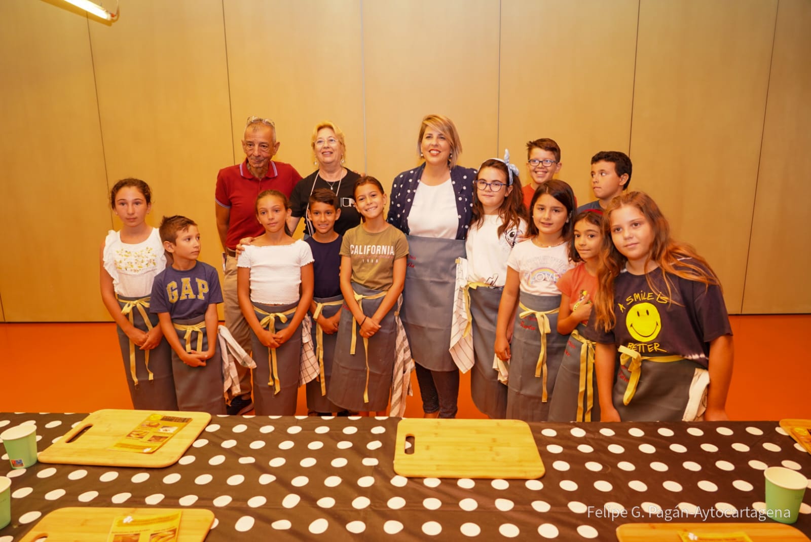 La alcaldesa visita el inicio de los talleres de La Mar Chica