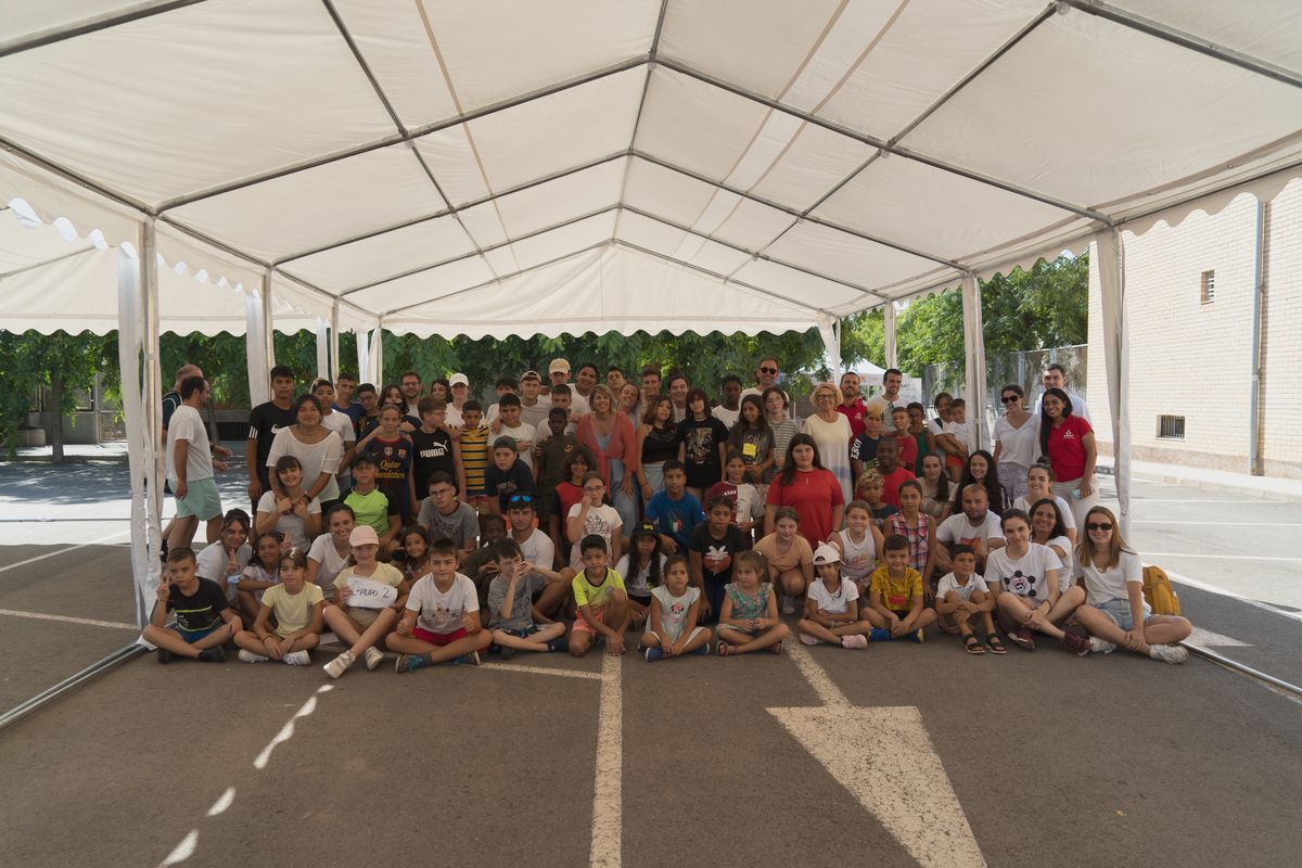 Visita de la alcaldesa al campamento de verano de Salesianos