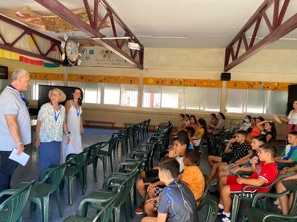 Las concejalas de Servicios Sociales y Educación, en el colegio Stella Maris