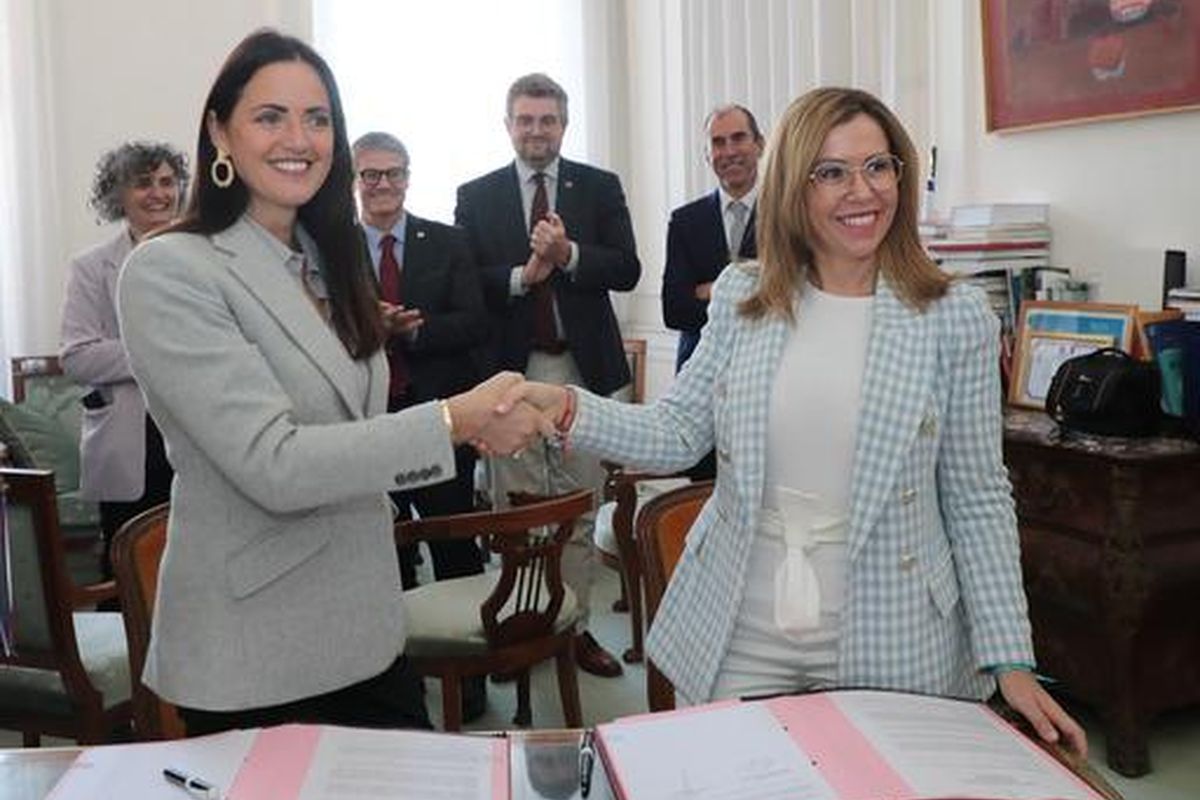La vicealcaldesa de Cartagena, Ana Belén Castejón, y la concejala de Troyes, Valérie Bazin-Malgras, han firmado un Pacto de Amistad entre las dos ciudades