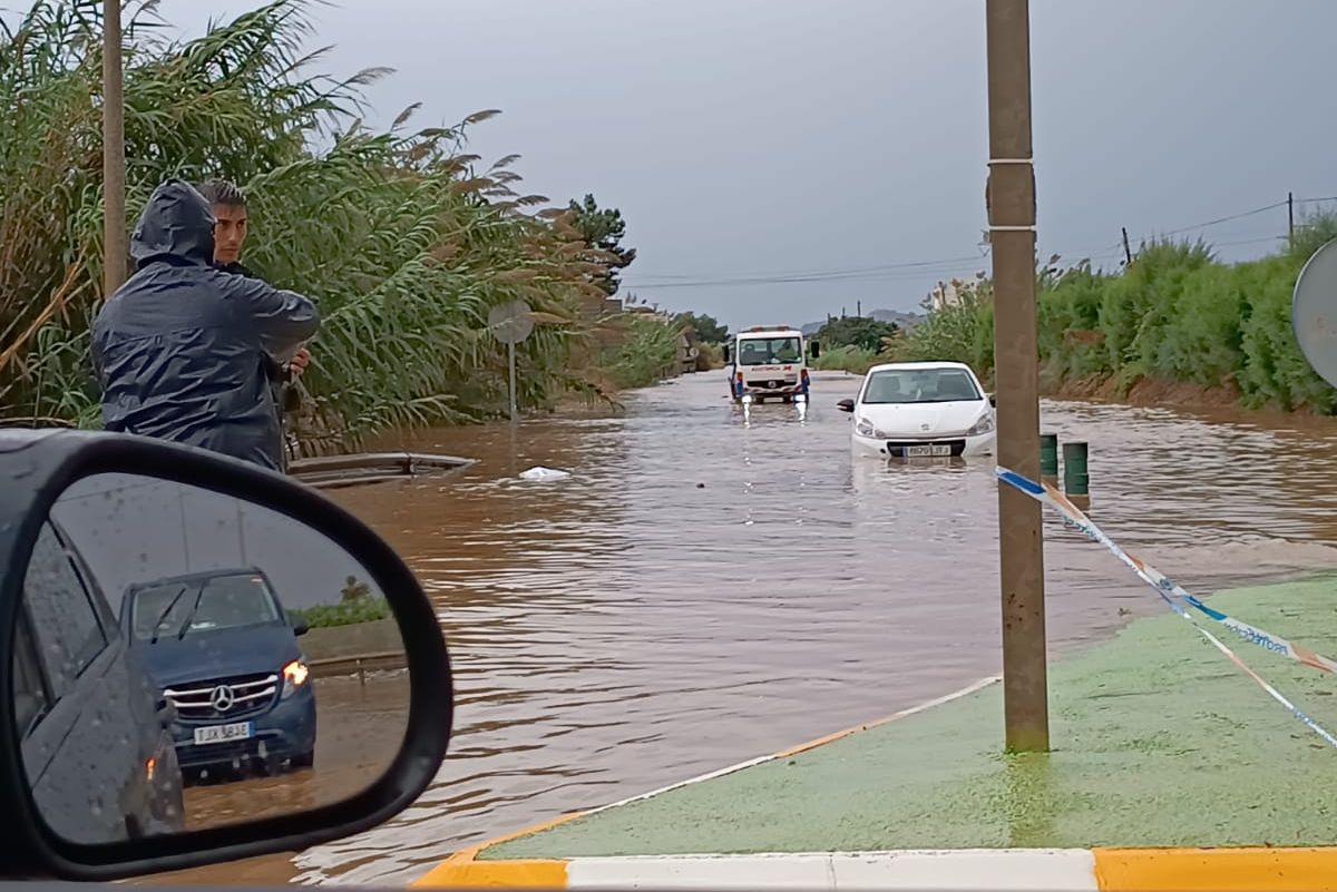 Rescate de vehculos en el Cruce de las Caas