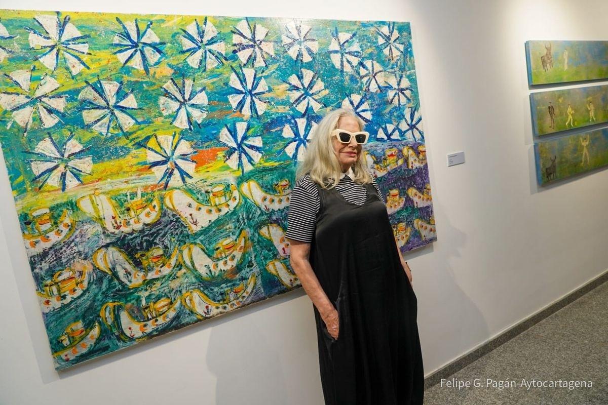 La artista 'Dora Catarineu' en la inauguración de la sala expositiva que lleva su nombre
