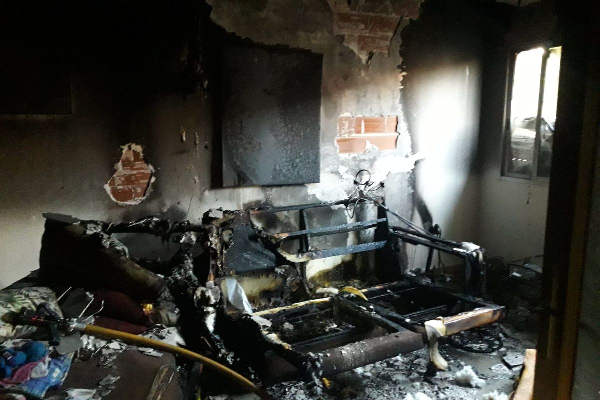 Bomberos rescatan con vida a una anciana atrapada en un incendio de una ...