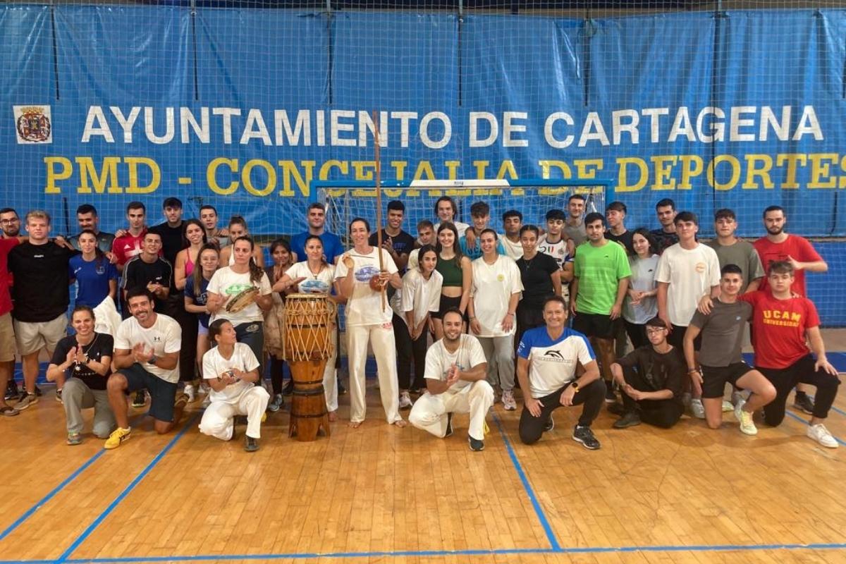 Programa ADE acerca la Capoeira a los ciclos formativos de grado superior EAS y ACO del IES Mediterraneo