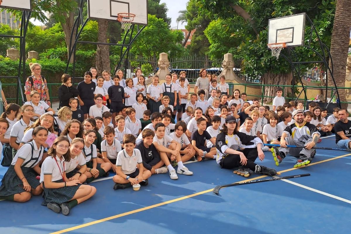 Jornada deportiva en Colegio Carmelitas de acercamiento el hockey en linea con el C.H.Cartagena a travs del ADE