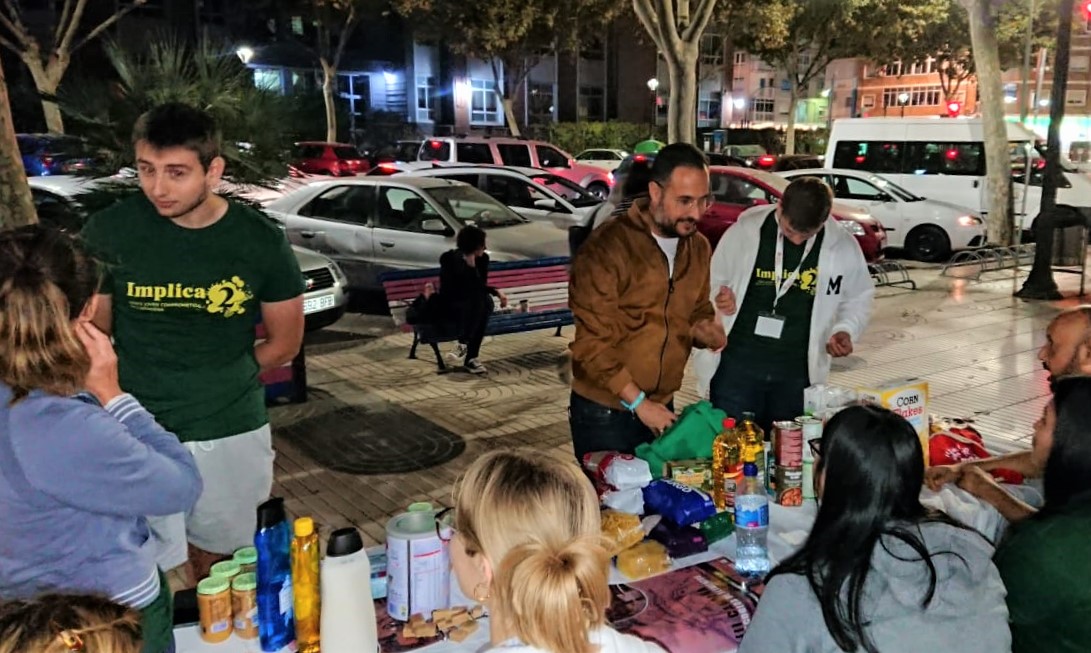 Campaa de recogida de alimentos de la Concejala de Juventud con colectivos juveniles