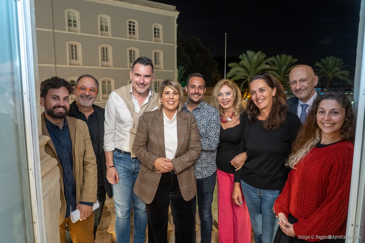 La alcaldesa Noelia Arroyo acompañada del jurado de los II Premios de la Cultura de Cartagena