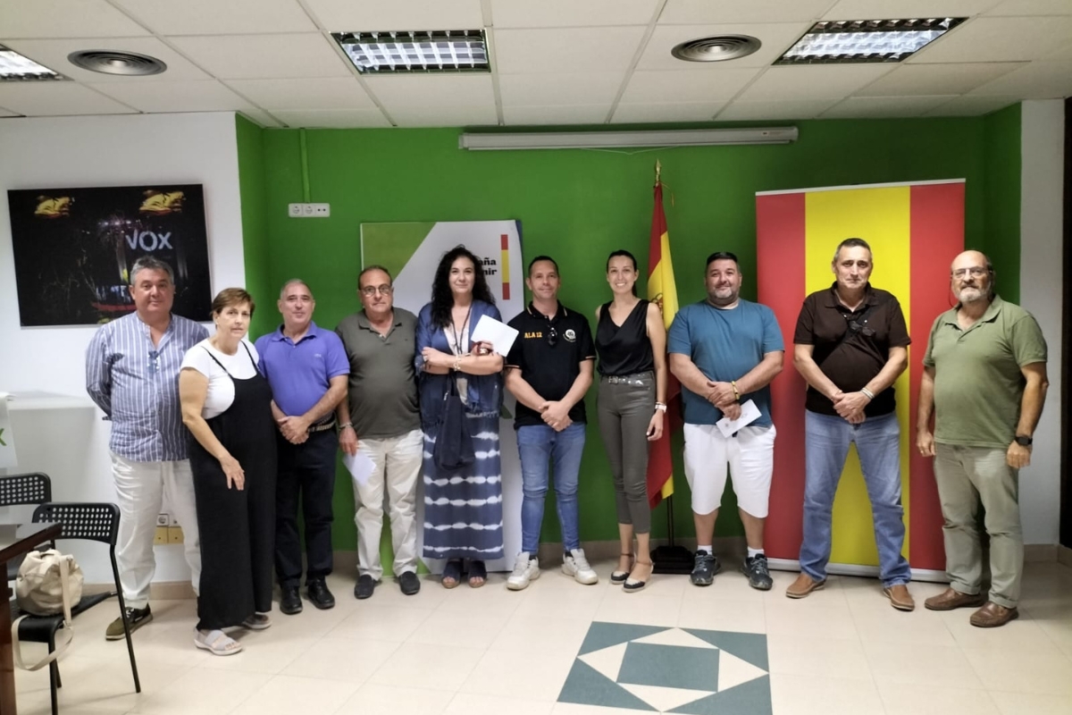 Pilar García junto a los vocales de las JM