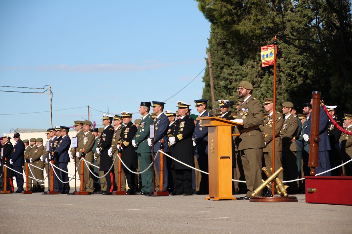 El Ayuntamiento recibe un reconocimiento del Regimiento de Artillería con  motivo del V Centenario de Santa Bárbara