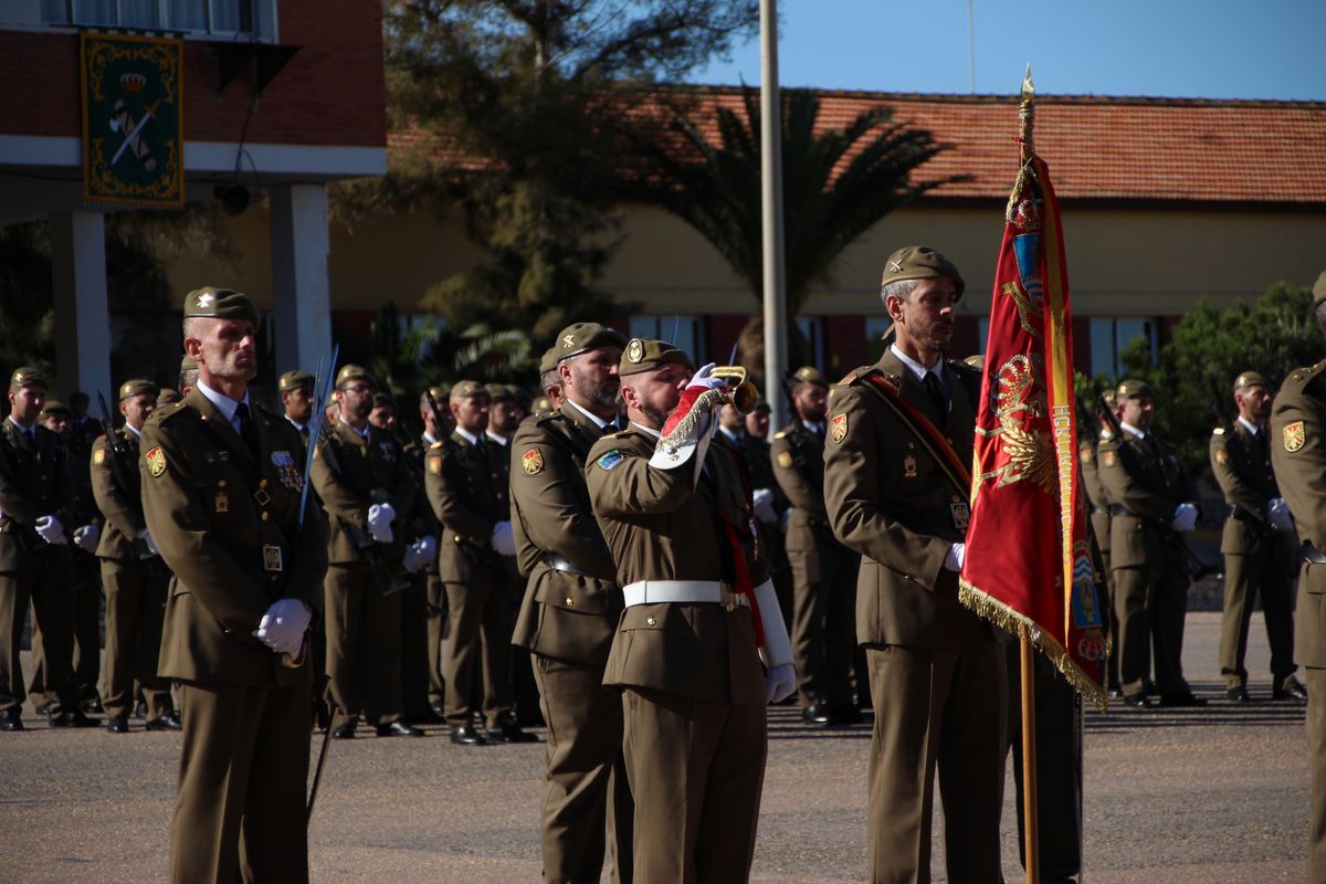 El Ayuntamiento recibe un reconocimiento del Regimiento de Artillería con  motivo del V Centenario de Santa Bárbara