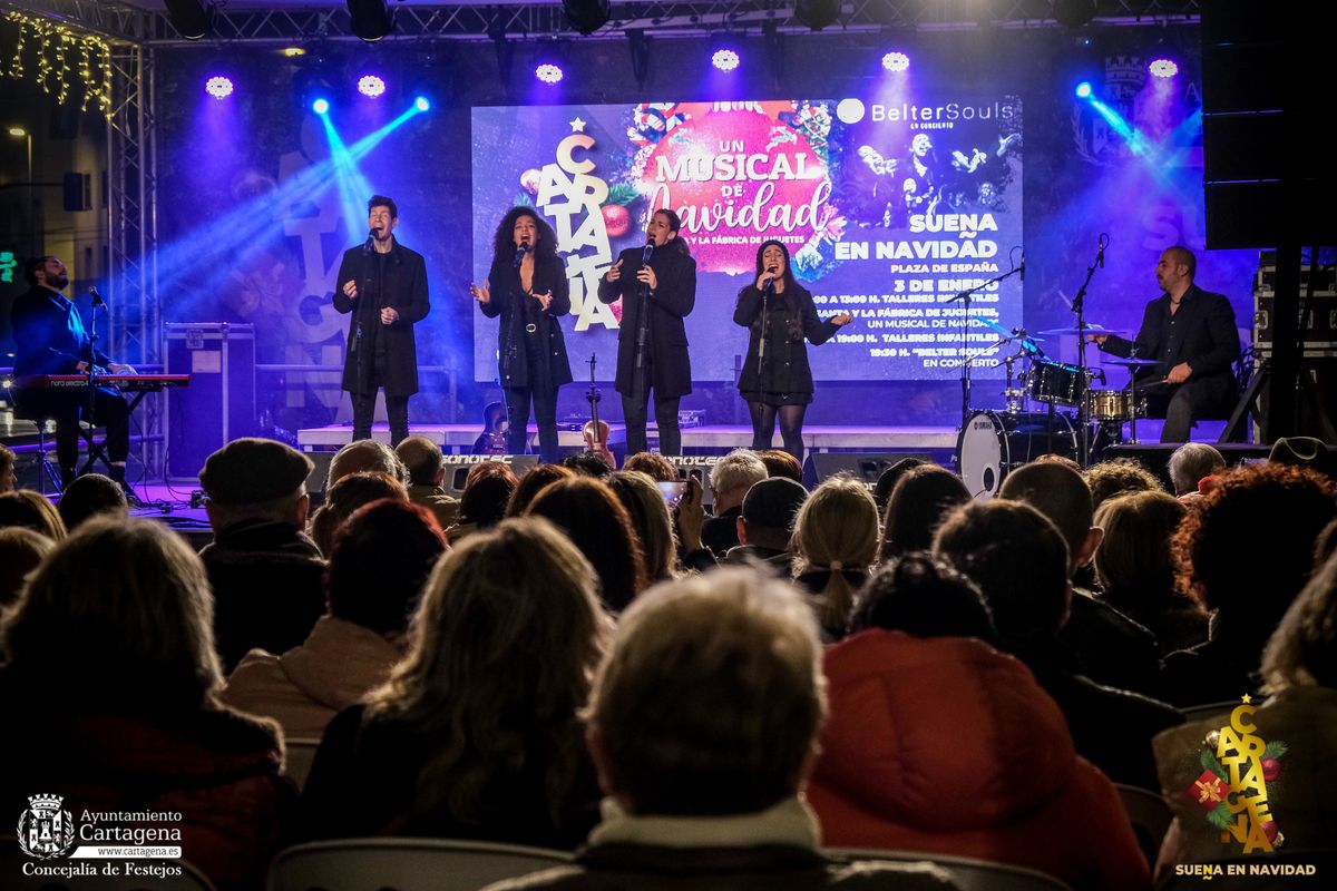 Ms de 30.000 personas participan en Suea la Navidad en la Plaza de Espaa